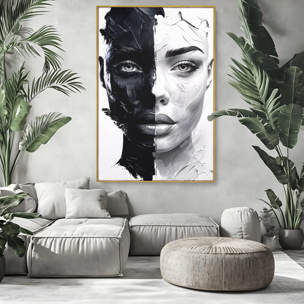 Tablou canvas cu tablou canvas cu chip de femeie in doua nuante, in rama de aluminiu auriu, pe perete intr-un living